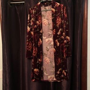 New Miley + Molly gorgeous velvet  cardigan L